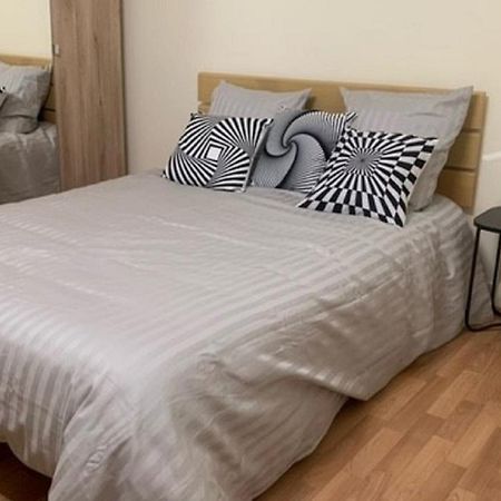 Appartement Calme Et Chaleureux Proche De Paris Курбьовоа Екстериор снимка