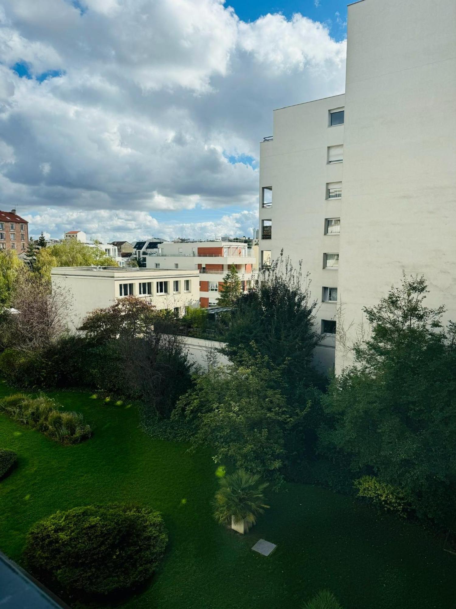 Appartement Calme Et Chaleureux Proche De Paris Курбьовоа Екстериор снимка